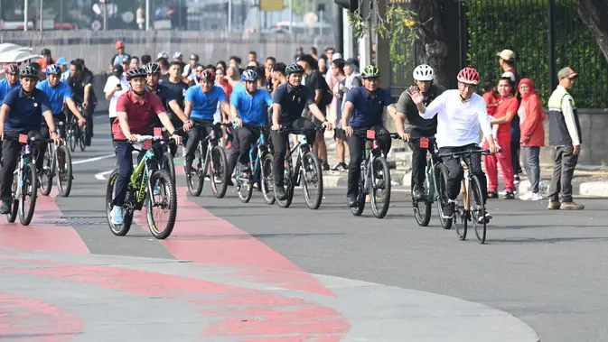 Jokowi Olah Raga bersama warga di kawasan CFD Jakarta