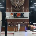 KPK mengumpulkan bukti dugaan korupsi Telkom Group, menggeledah rumah dan kantor di Jakarta